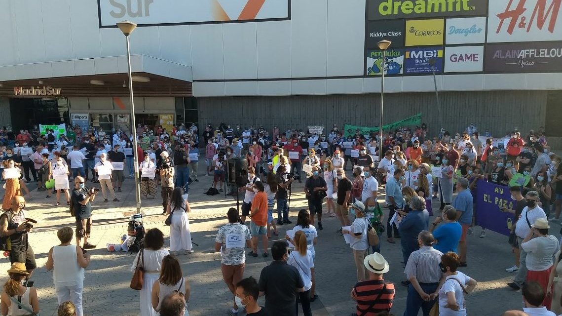 “Nada para la privada”: éxito en la concentración por la sanidad pública ante la Asamblea de Madrid