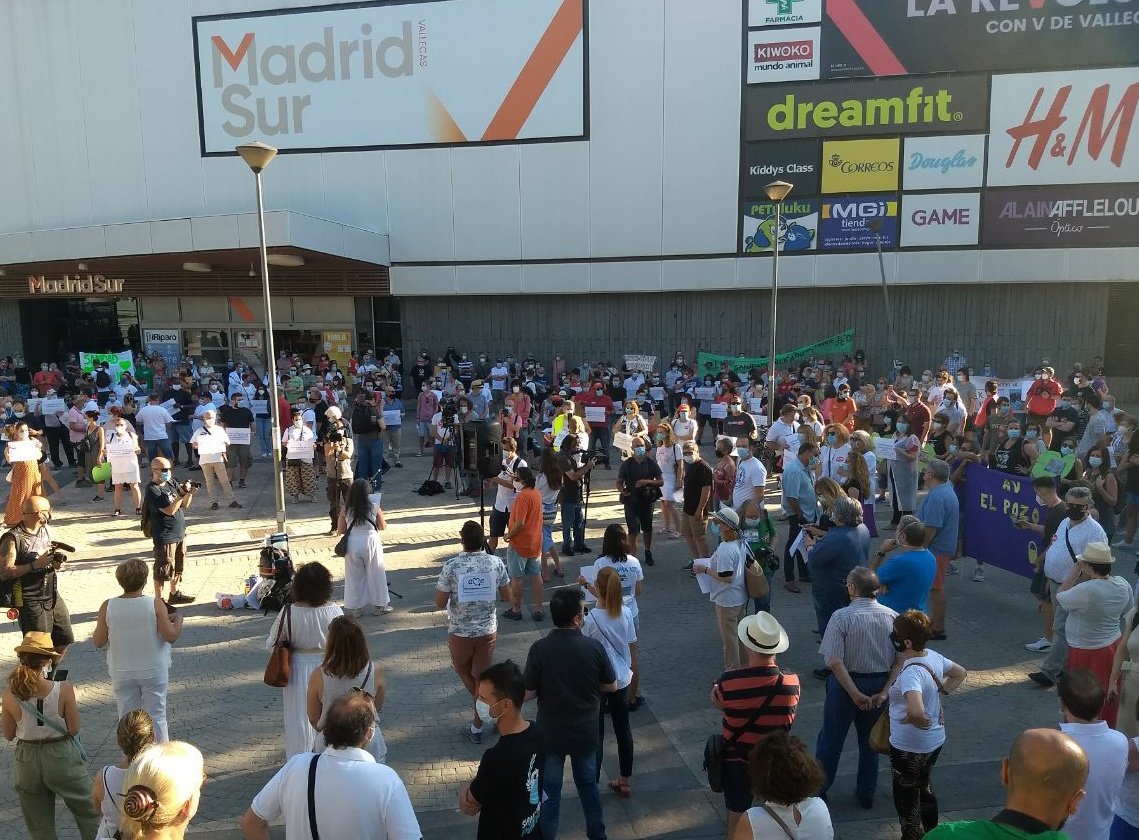 “Nada para la privada”: éxito en la concentración por la sanidad pública ante la Asamblea de Madrid