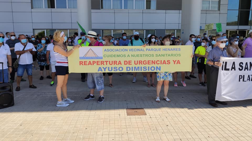 Concentración exprés contra la reducción horaria del Centro de Salud San Fernando II