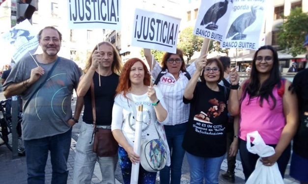 La asociación de afectados y la FRAVM piden a Ayuso que inicie de inmediato la recuperación de las 3.000 viviendas vendidas a Goldman Sachs
