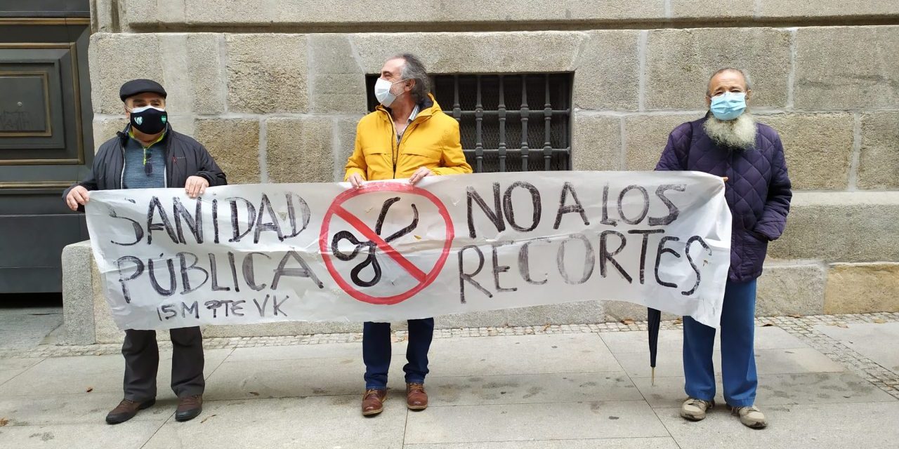 Medio kilómetro de pancartas en defensa de la sanidad pública
