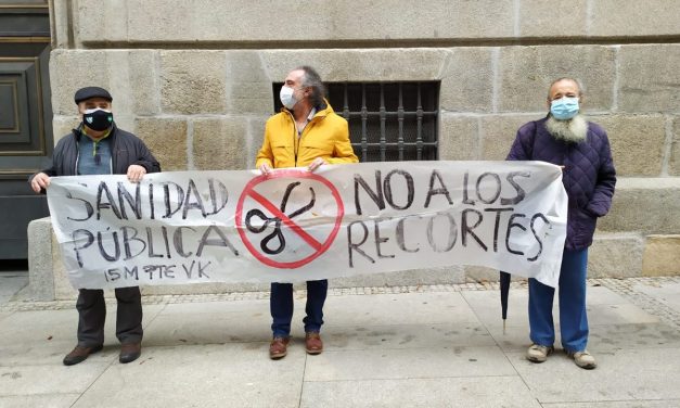 Medio kilómetro de pancartas en defensa de la sanidad pública