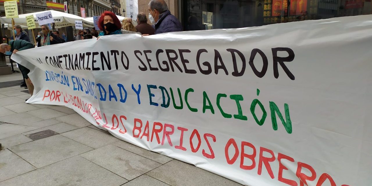 Medio kilómetro de pancartas en defensa de la sanidad pública