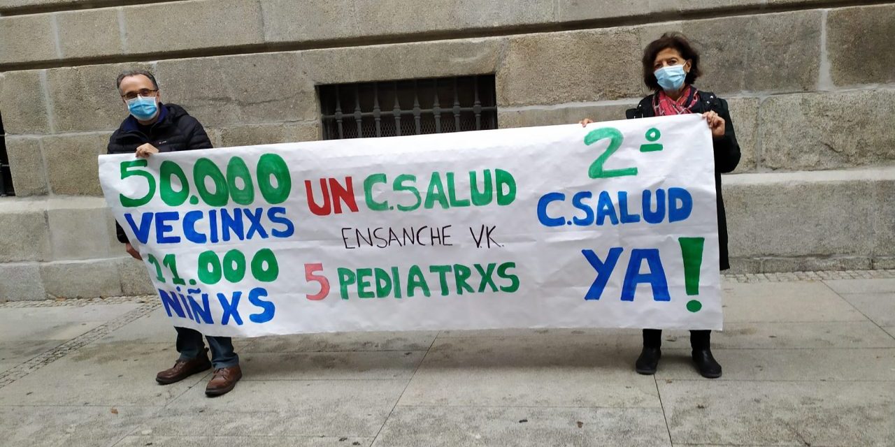 Medio kilómetro de pancartas en defensa de la sanidad pública