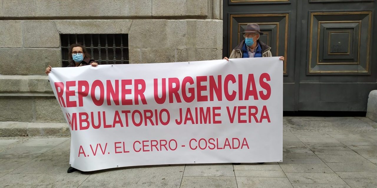 Medio kilómetro de pancartas en defensa de la sanidad pública
