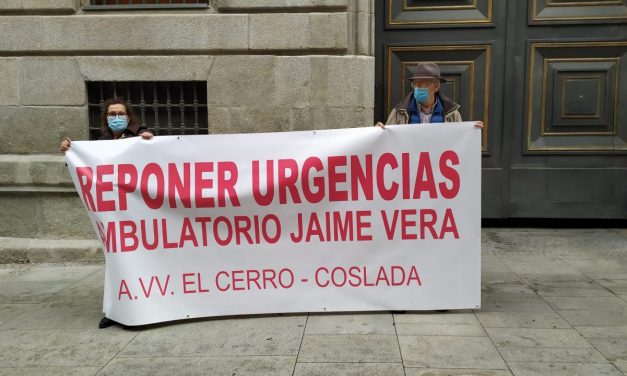 Medio kilómetro de pancartas en defensa de la sanidad pública