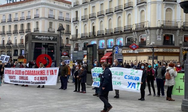 Medio kilómetro de pancartas en defensa de la sanidad pública