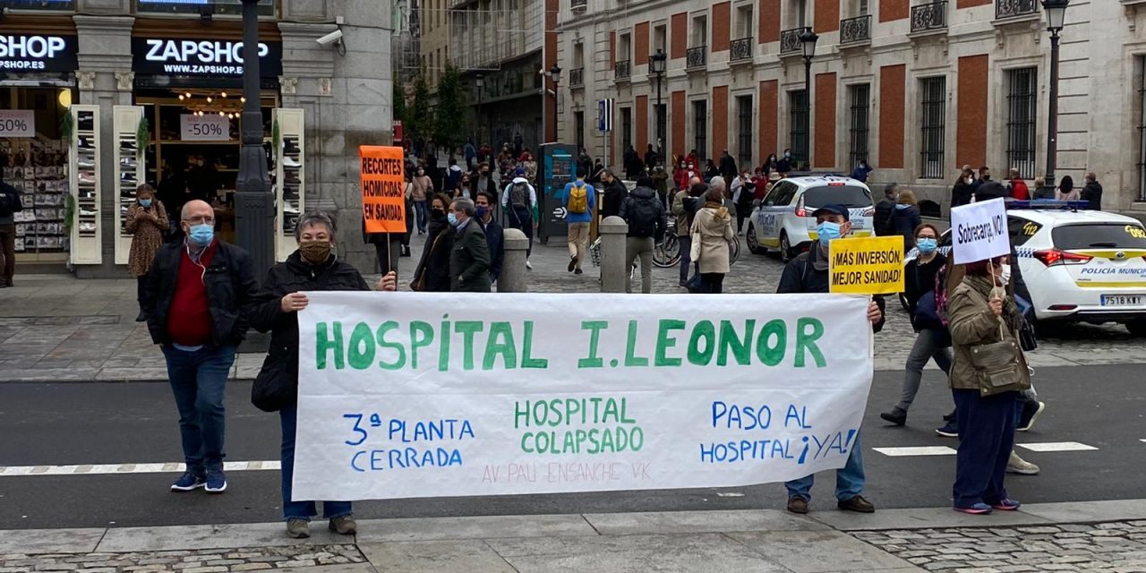 Medio kilómetro de pancartas en defensa de la sanidad pública