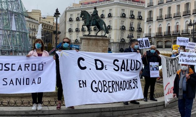 Medio kilómetro de pancartas en defensa de la sanidad pública