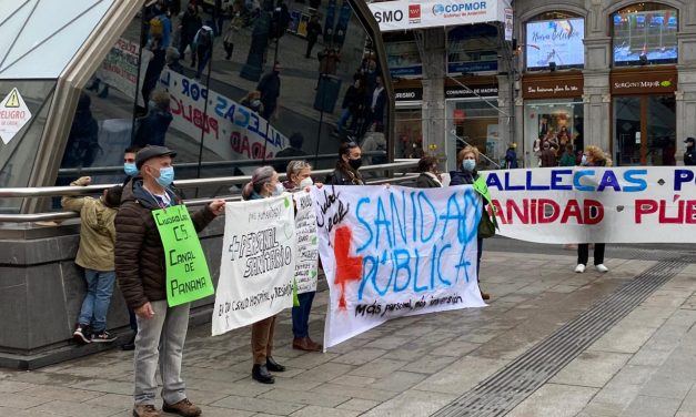 Medio kilómetro de pancartas en defensa de la sanidad pública