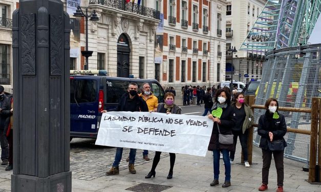Medio kilómetro de pancartas en defensa de la sanidad pública