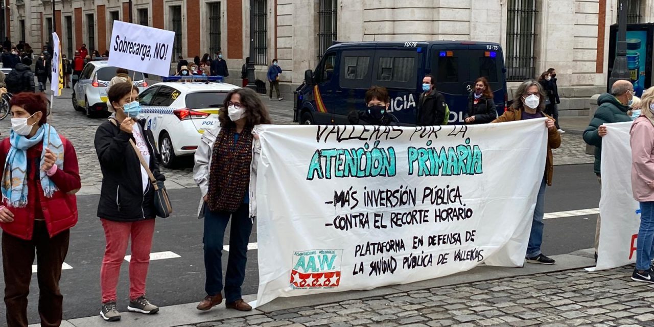 Medio kilómetro de pancartas en defensa de la sanidad pública