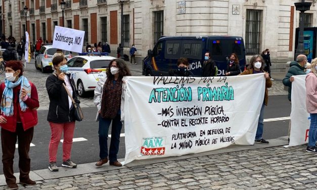 Medio kilómetro de pancartas en defensa de la sanidad pública