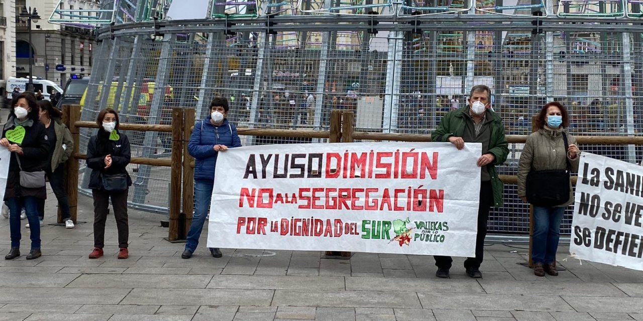 Medio kilómetro de pancartas en defensa de la sanidad pública