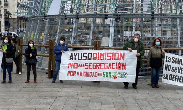 Medio kilómetro de pancartas en defensa de la sanidad pública