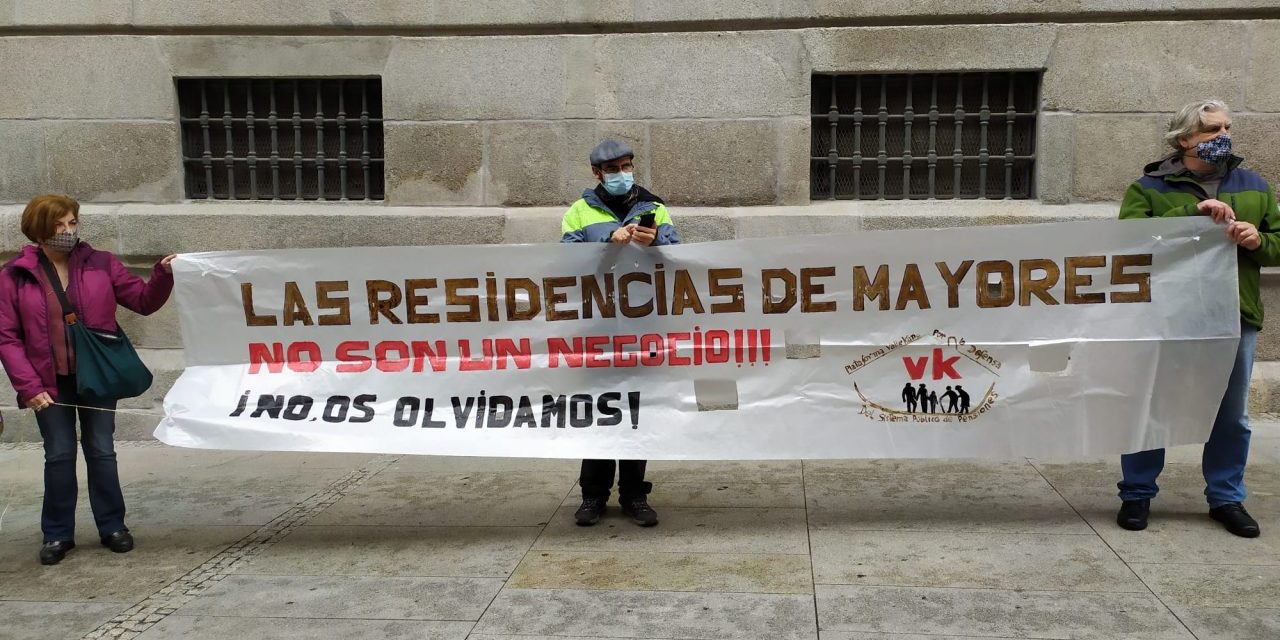 Medio kilómetro de pancartas en defensa de la sanidad pública