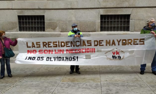 Medio kilómetro de pancartas en defensa de la sanidad pública