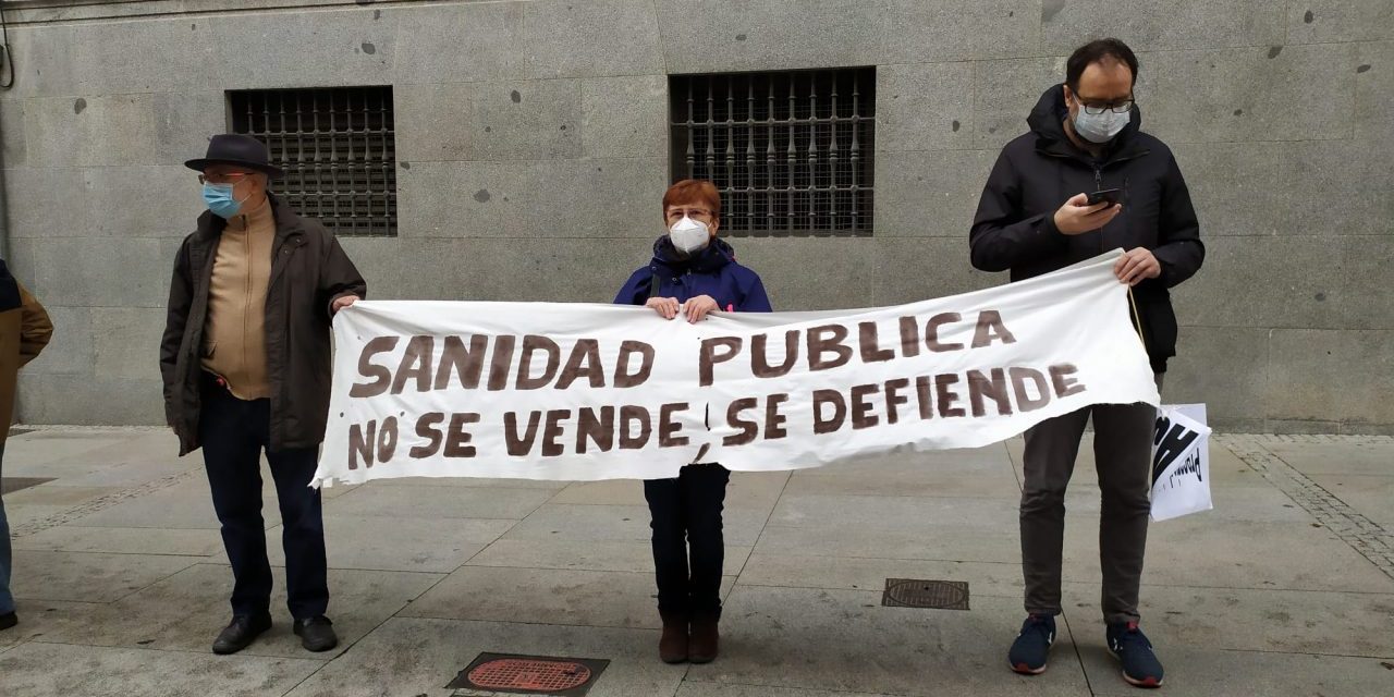 Medio kilómetro de pancartas en defensa de la sanidad pública