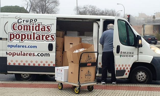 La FRAVM entrega 4.000 comidas a las redes vecinales para su reparto entre familias vulnerables de la capital