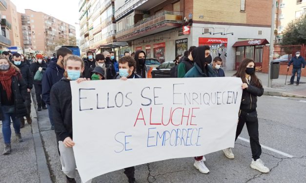 “Que no jueguen con nuestras vidas”: nueva manifestación contra los locales de apuestas en Aluche