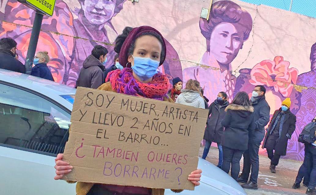 #ElMuralSeQueda : contundente movilización vecinal en Ciudad Lineal para frenar la destrucción de un mural feminista