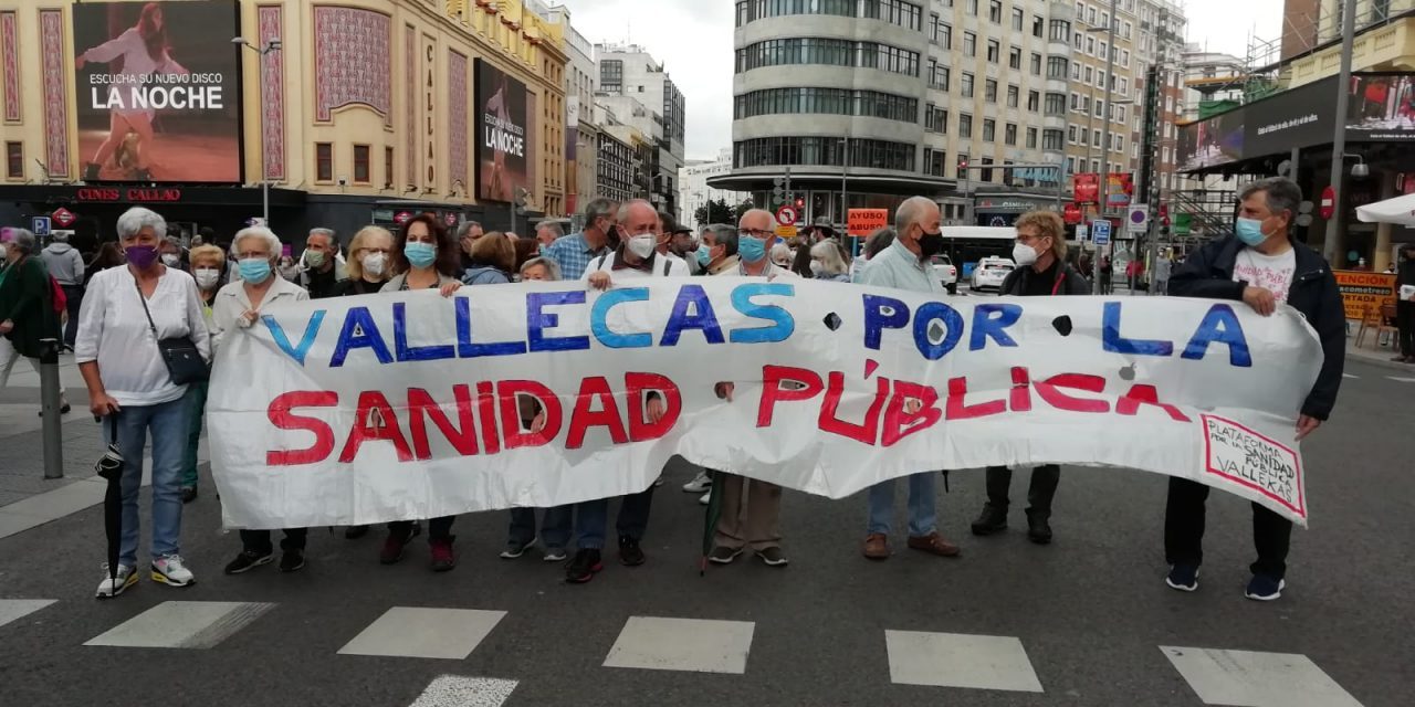 Miles de personas claman en el centro de Madrid contra el deterioro de la Atención Primaria (galería)