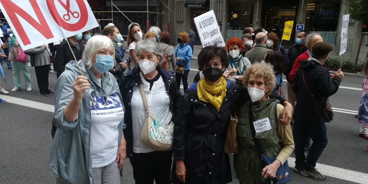 Miles de personas claman en el centro de Madrid contra el deterioro de la Atención Primaria (galería)