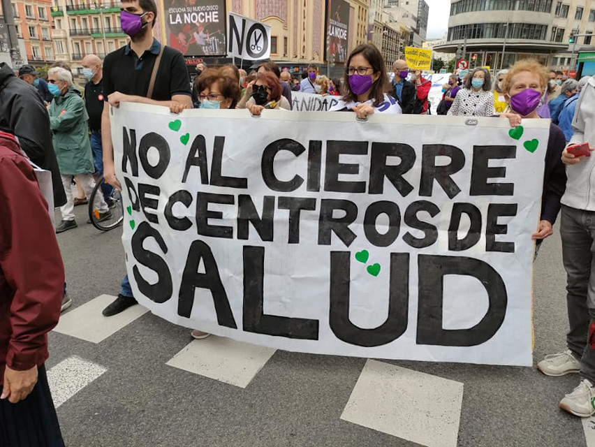 Miles de personas claman en el centro de Madrid contra el deterioro de la Atención Primaria (galería)