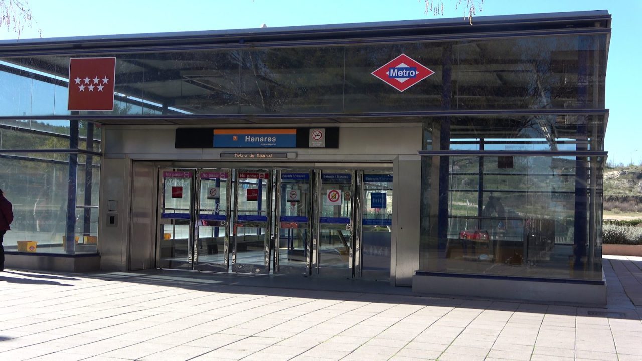 Un millón de euros por un servicio sustitutivo de autobuses de la línea 7B de Metro que ni siquiera hace parada en el centro de San Fernando