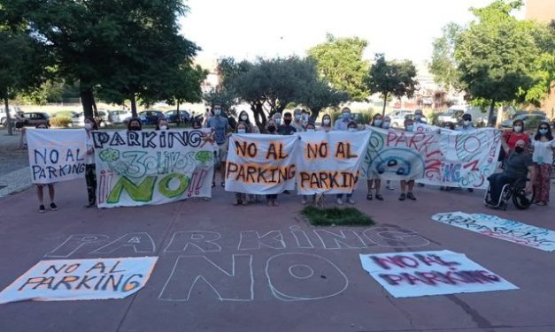 Manifestación en Fuencarral-El Pardo contra el macroaparcamiento de Tres Olivos