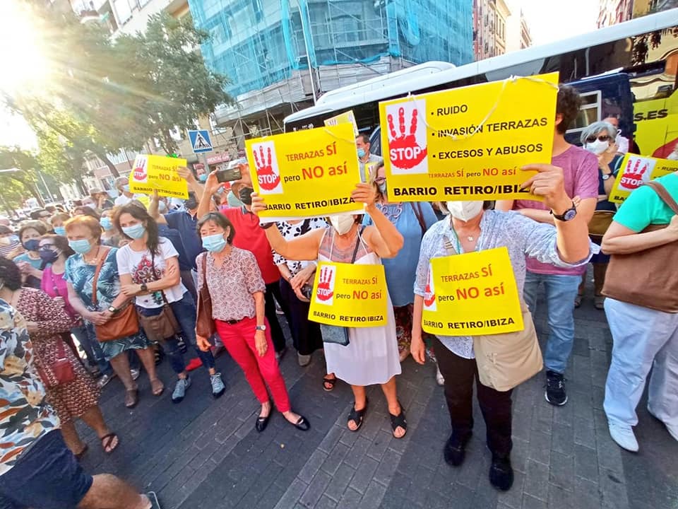 Nueva manifestación vecinal en Retiro por el fin de las terrazas Covid