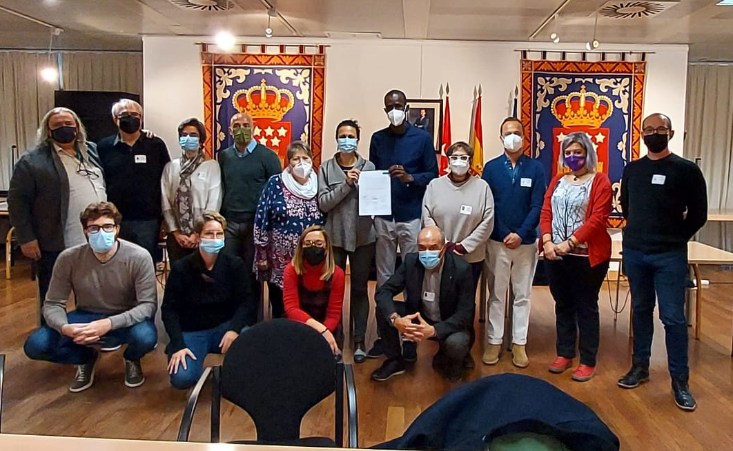Más Madrid, Unidas Podemos y PSOE firman un compromiso para garantizar la acogida de las personas refugiadas y migrantes