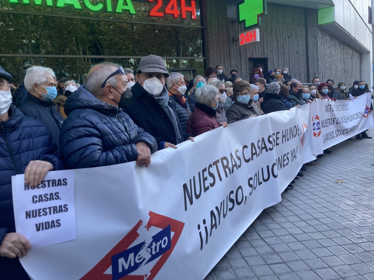 Los afectados por la línea 7B de Metro vuelven a la Asamblea para pedir un plan que sirva para reparar todos los daños