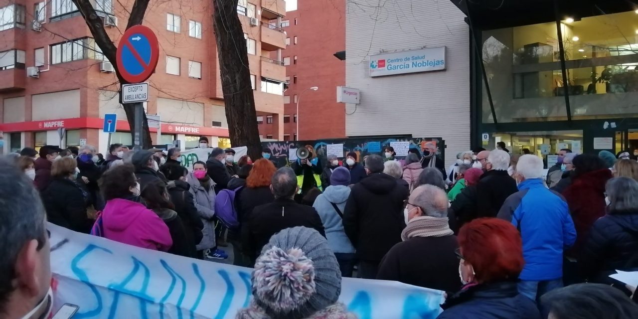 Galería de imágenes de una semana de concentraciones por la reapertura de las Urgencias de Atención Primaria