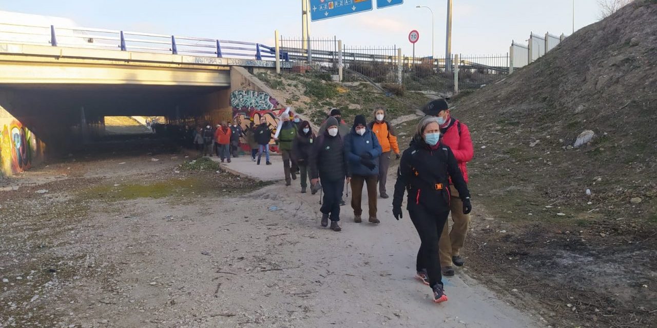 Varios cientos de personas dan vida a las marchas por la recuperación del Manzanares Sur