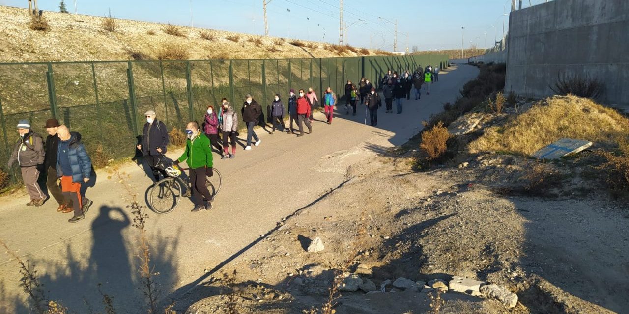Varios cientos de personas dan vida a las marchas por la recuperación del Manzanares Sur