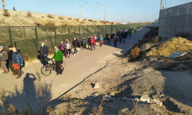 Varios cientos de personas dan vida a las marchas por la recuperación del Manzanares Sur