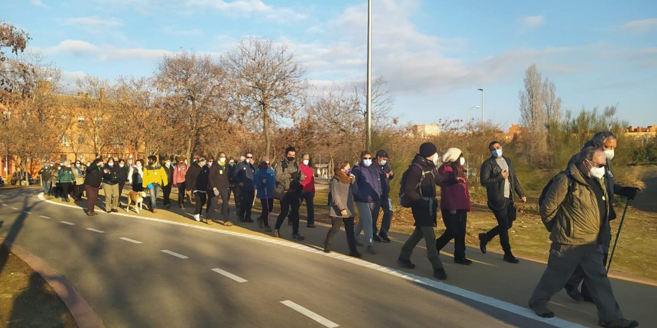 Varios cientos de personas dan vida a las marchas por la recuperación del Manzanares Sur
