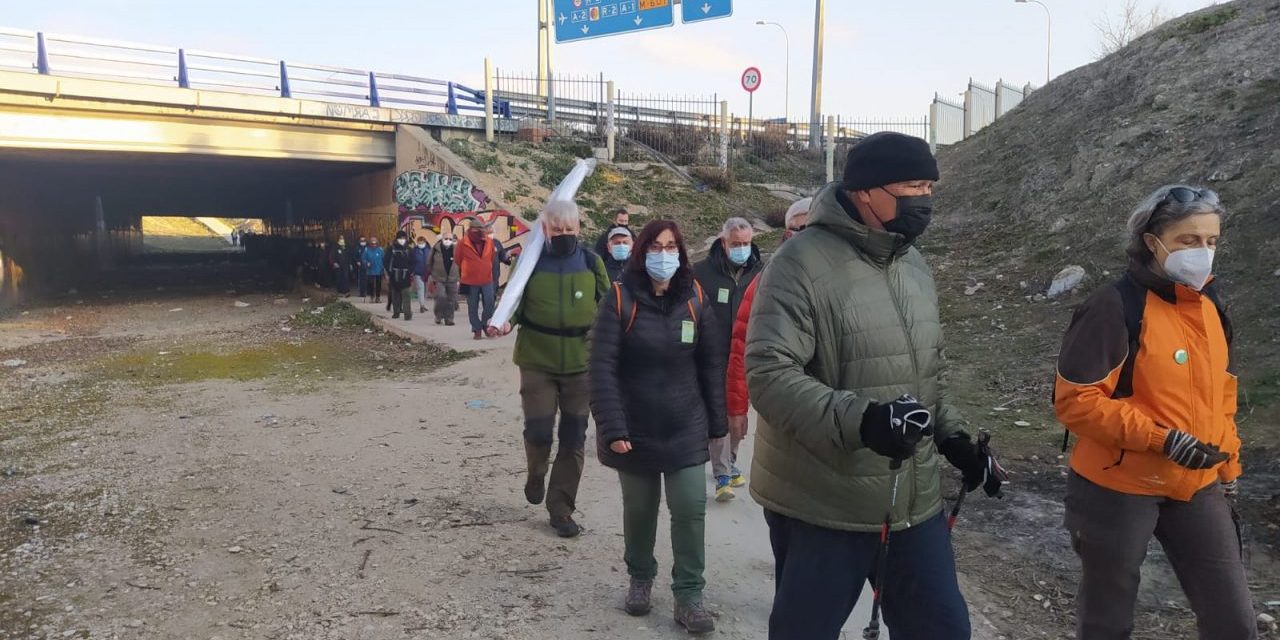 Varios cientos de personas dan vida a las marchas por la recuperación del Manzanares Sur