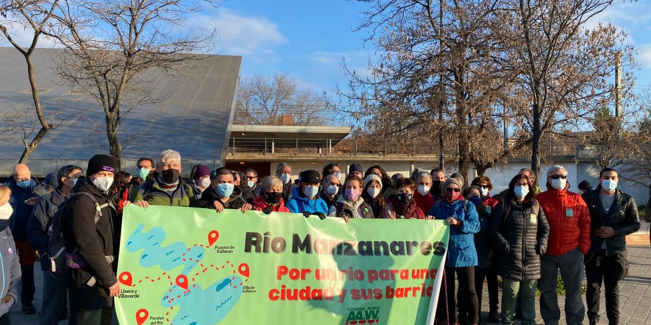 Varios cientos de personas dan vida a las marchas por la recuperación del Manzanares Sur