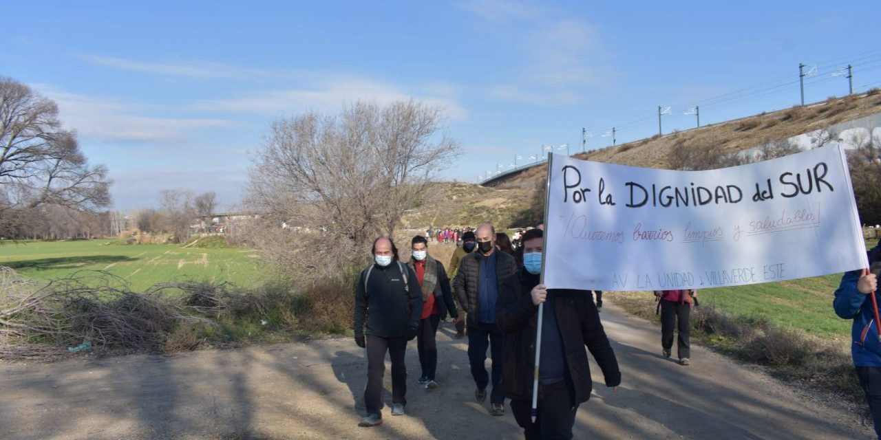 Varios cientos de personas dan vida a las marchas por la recuperación del Manzanares Sur