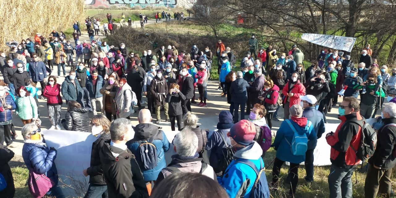 Varios cientos de personas dan vida a las marchas por la recuperación del Manzanares Sur