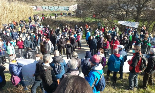Varios cientos de personas dan vida a las marchas por la recuperación del Manzanares Sur