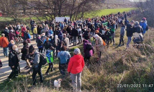 Varios cientos de personas dan vida a las marchas por la recuperación del Manzanares Sur