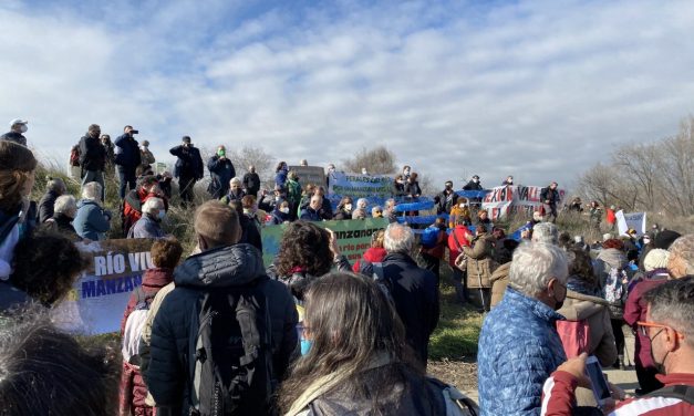 Varios cientos de personas dan vida a las marchas por la recuperación del Manzanares Sur
