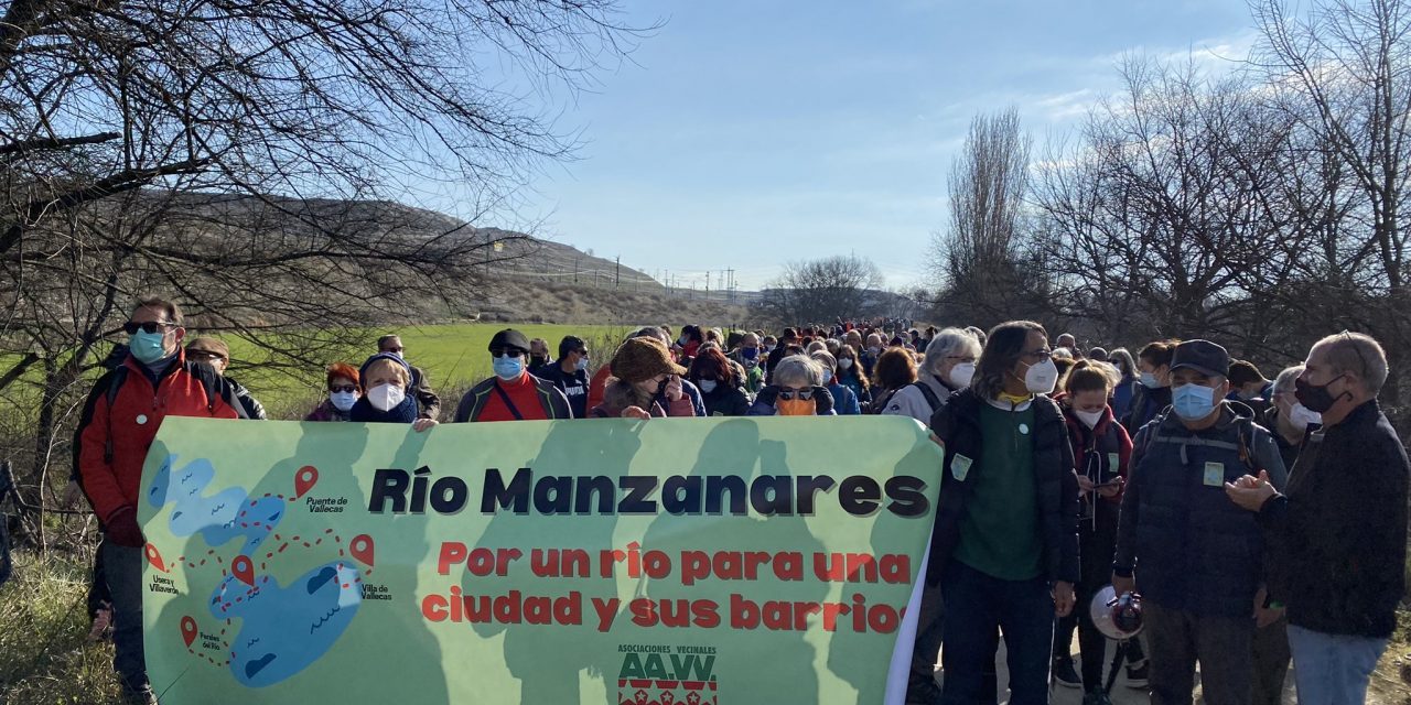 Varios cientos de personas dan vida a las marchas por la recuperación del Manzanares Sur