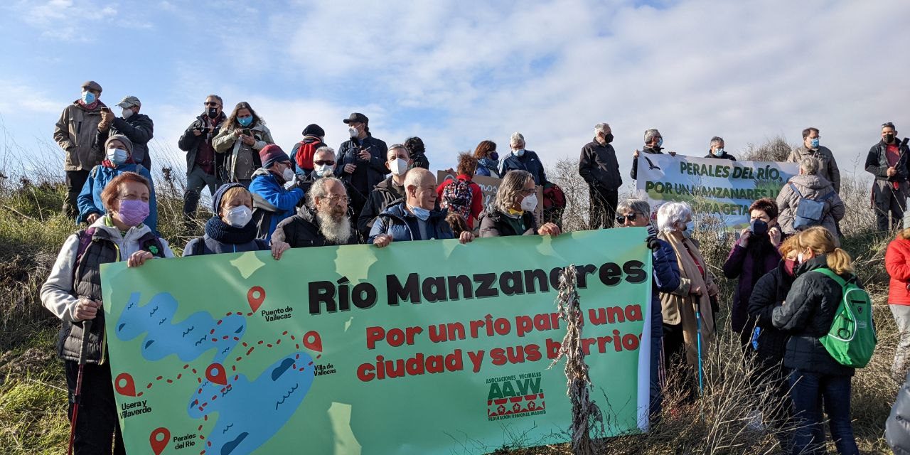 Varios cientos de personas dan vida a las marchas por la recuperación del Manzanares Sur