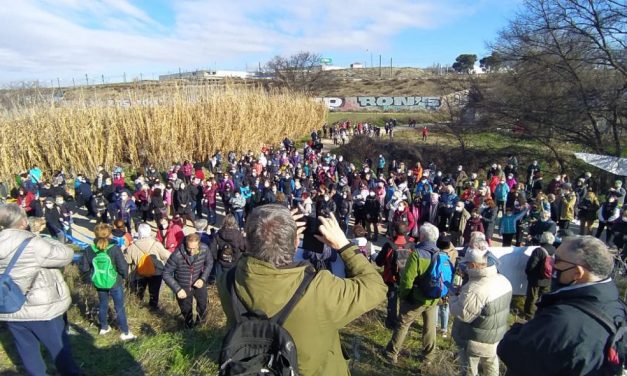 Varios cientos de personas dan vida a las marchas por la recuperación del Manzanares Sur