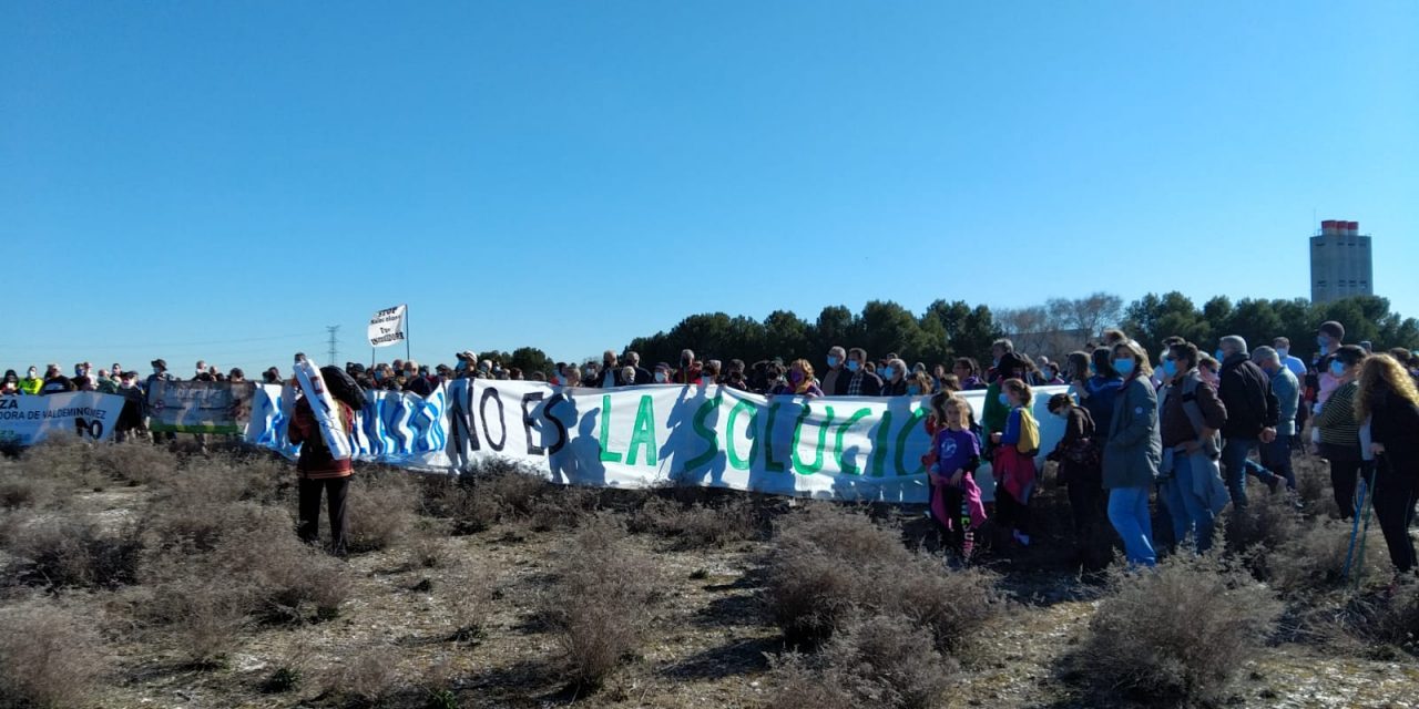 Medio millar de personas denuncia la mala gestión de la incineradora de Valdemingómez y exige su cierre