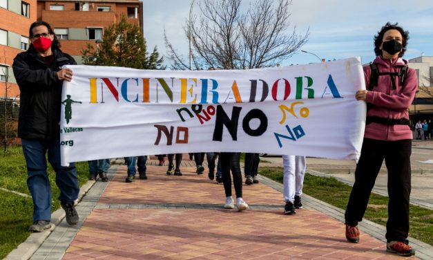 Villa de Vallecas sale a la calle contra el plan de Almeida de prolongar la actividad de la incineradora de Valdemingómez hasta 2040